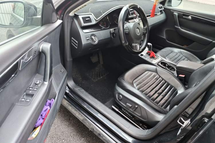 Used Volkswagen Magotan 2012 Revised Version 1.8TSI Leading Edition Driver Seat