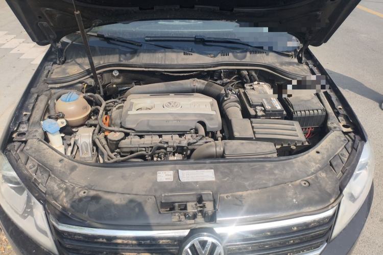 Used Volkswagen Magotan 2012 Facelift 1.8TSI Prestige Model Engine Bay