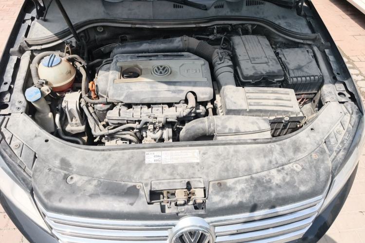 Used Volkswagen Magotan 2012 Revised Version 1.8TSI Leading Edition Engine Bay