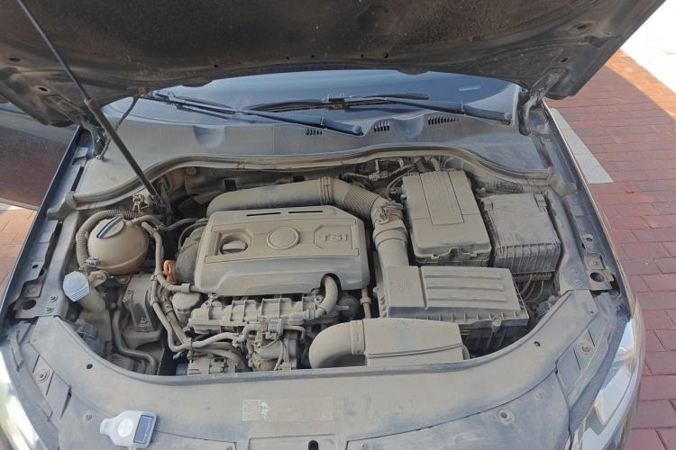 Used Volkswagen Magotan 2012 1.8TSI Luxury Model Engine Bay