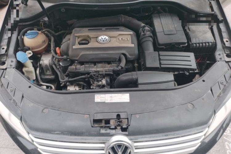 Used Volkswagen Magotan 2012 Revised Version 1.8TSI Leading Edition Engine Bay