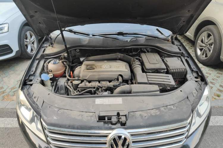 Used Volkswagen Magotan 2012 Revised 1.8TSI Luxury Version Engine Bay