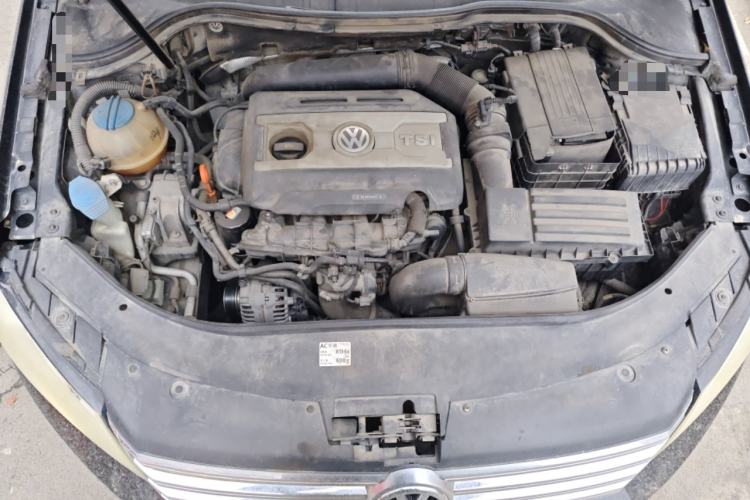 Used Volkswagen Magotan 2012 Revised 1.8TSI Luxury Version Engine Bay