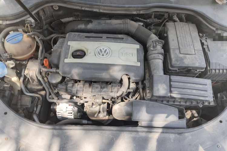 Used Volkswagen Magotan 2012 Revised 1.8TSI Luxury Version Engine Bay
