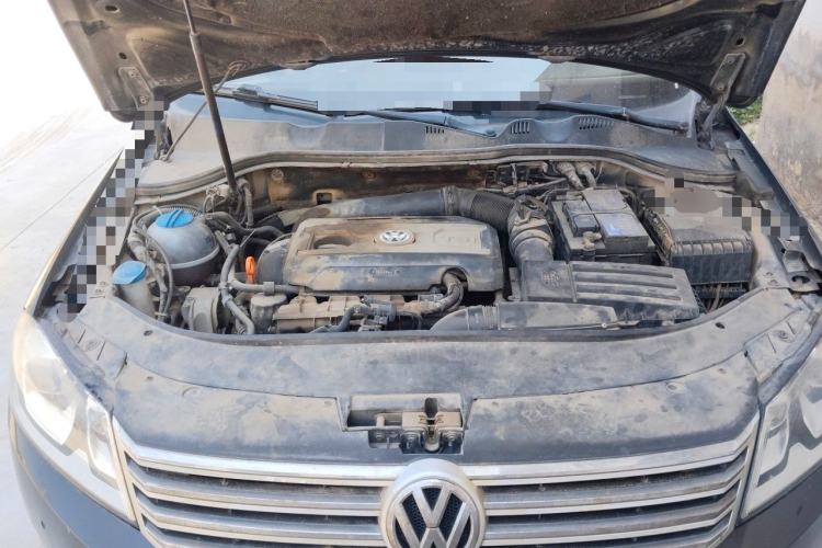 Used Volkswagen Magotan 2012 Revised Version 1.8TSI Leading Edition Engine Bay