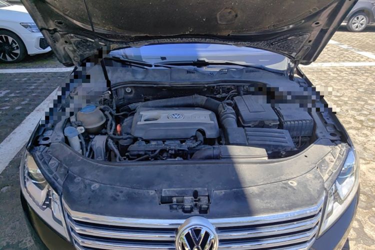 Used Volkswagen Magotan 2012 Facelift 2.0 TSI Prestige Model Engine Bay