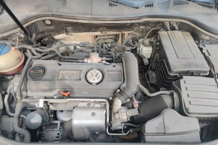 Used Volkswagen Magotan 2012 1.4TSI Comfort Edition Engine Bay