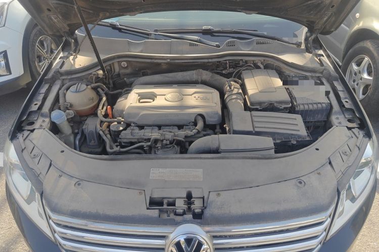 Used Volkswagen Magotan 2012 Revised 1.8TSI Luxury Version Engine Bay