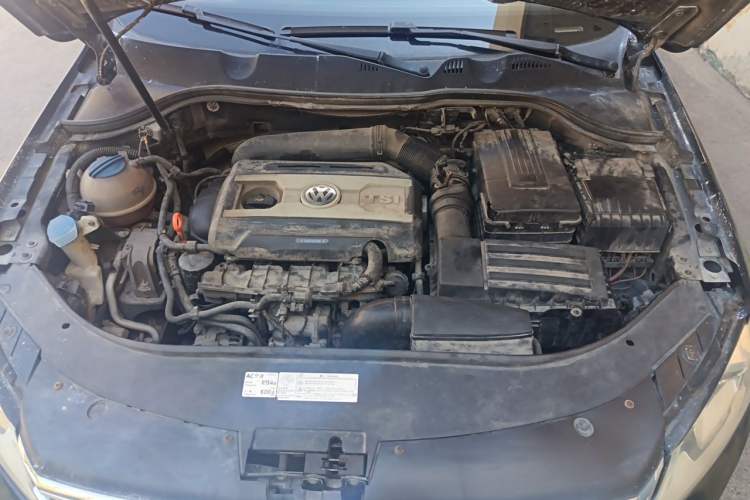 Used Volkswagen Magotan 2012 1.8TSI Prestige Model Engine Bay