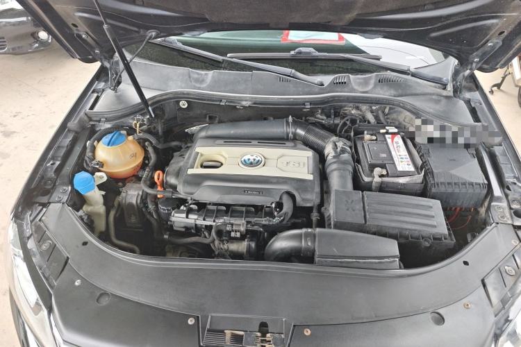 Used Volkswagen Magotan 2012 1.8TSI Luxury Model Engine Bay