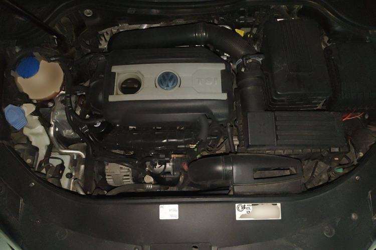 Used Volkswagen Magotan 2012 Travel Edition 2.0 TSI Comfort Version Engine Bay