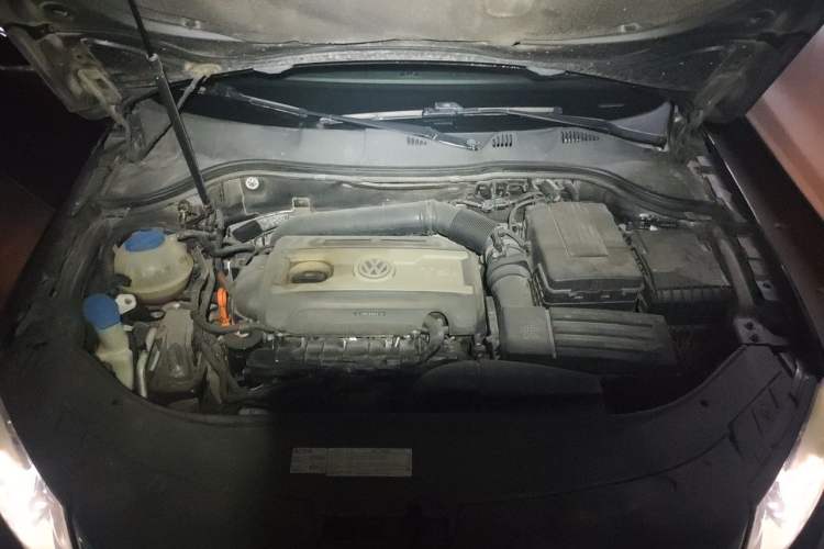 Used Volkswagen Magotan 2012 2.0 TSI Prestige Edition Engine Bay