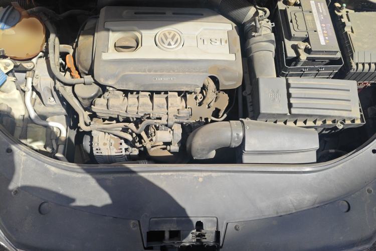 Used Volkswagen Magotan 2012 2.0 TSI Ultimate Edition Engine Bay