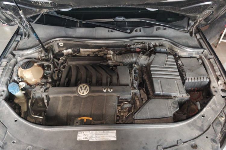 Used Volkswagen Magotan 2012 3.0 FSI Flagship Edition Engine Bay
