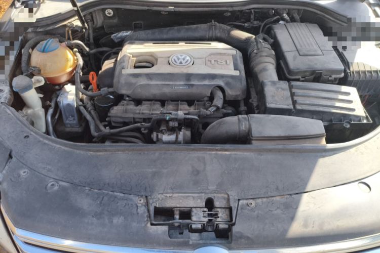 Used Volkswagen Magotan 2012 Facelift 2.0 TSI Prestige Model Engine Bay