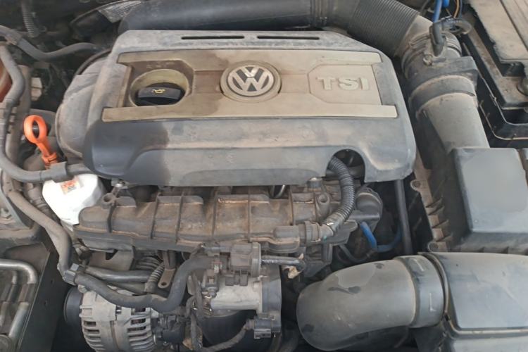 Used Volkswagen Magotan 2012 Facelift 2.0 TSI Prestige Model Engine Bay