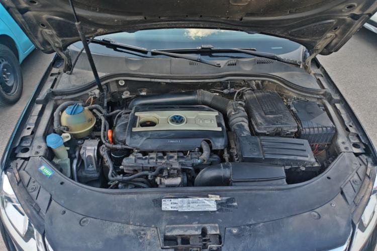 Used Volkswagen Magotan 2012 1.8TSI Luxury Model Engine Bay