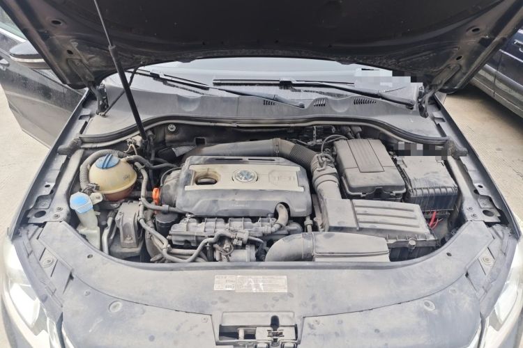 Used Volkswagen Magotan 2012 1.8TSI Prestige Model Engine Bay