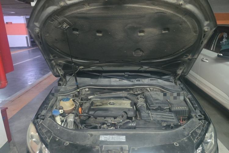 Used Volkswagen Magotan 2012 1.8TSI Luxury Model Engine Bay