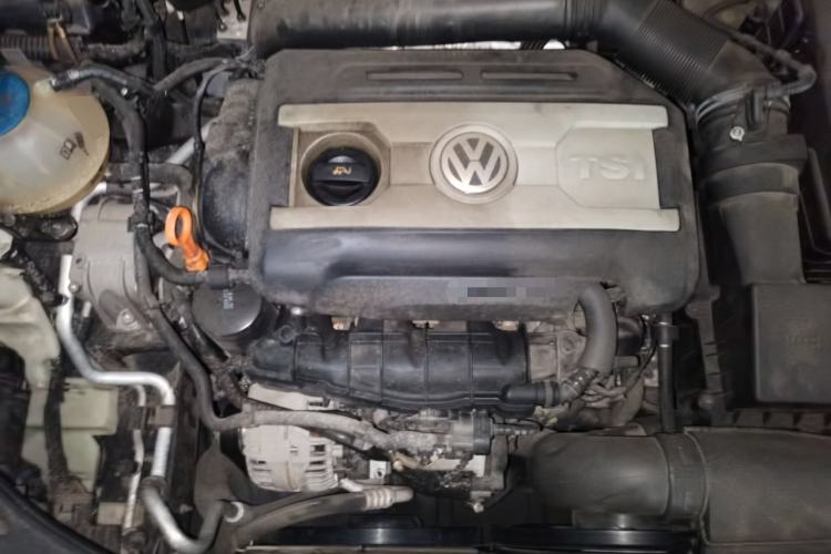 Used Volkswagen Magotan 2012 2.0 TSI Prestige Edition Engine Bay