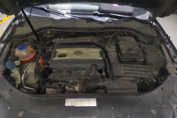 Used Volkswagen Magotan 2012 Facelift 1.8TSI Prestige Model Engine Bay