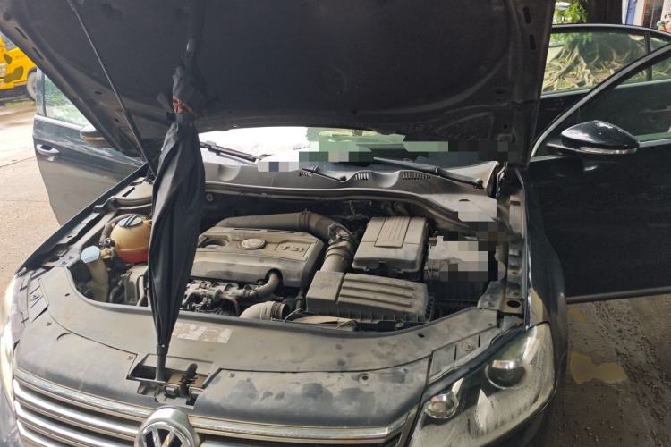 Used Volkswagen Magotan 2012 1.8TSI Prestige Model Engine Bay
