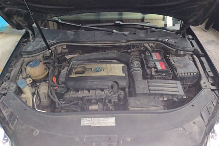 Used Volkswagen Magotan 2012 2.0 TSI Prestige Edition Engine Bay