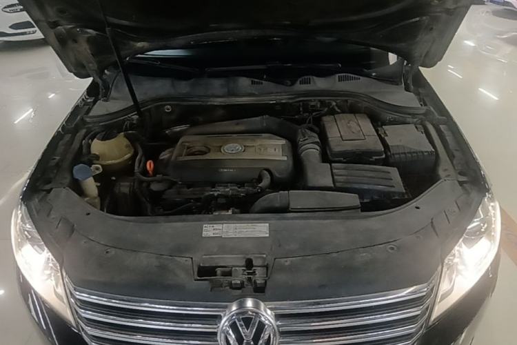 Used Volkswagen Magotan 2012 Facelift 2.0 TSI Prestige Model Engine Bay