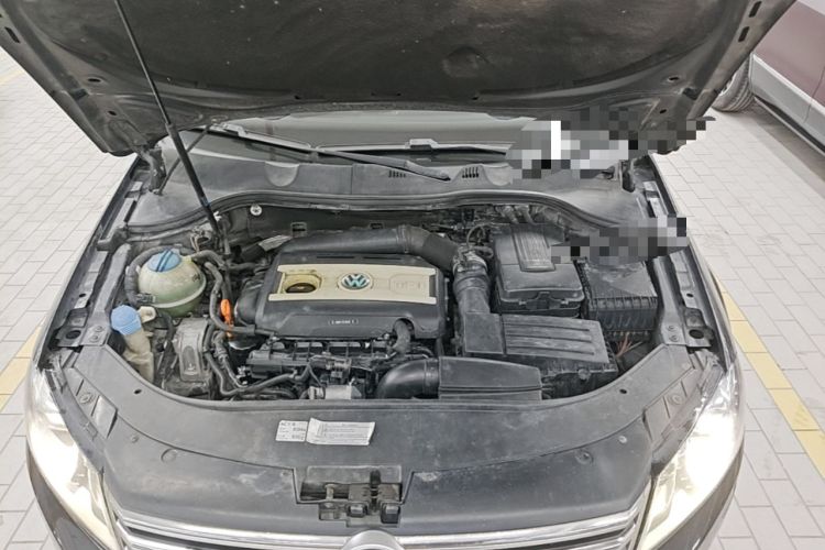 Used Volkswagen Magotan 2012 Revised Version 2.0 TSI Supreme Edition Engine Bay