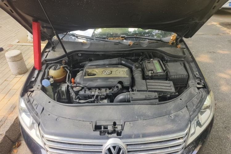 Used Volkswagen Magotan 2012 Revised 1.8TSI Luxury Version Engine Bay