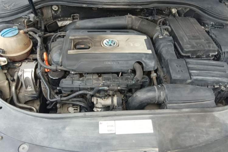 Used Volkswagen Magotan 2012 Revised 1.8TSI Luxury Version Engine Bay