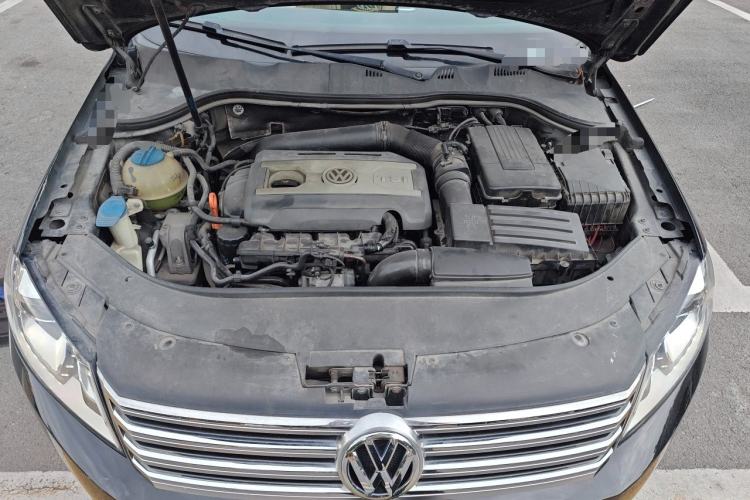 Used Volkswagen Magotan 2012 1.8TSI Luxury Model Engine Bay
