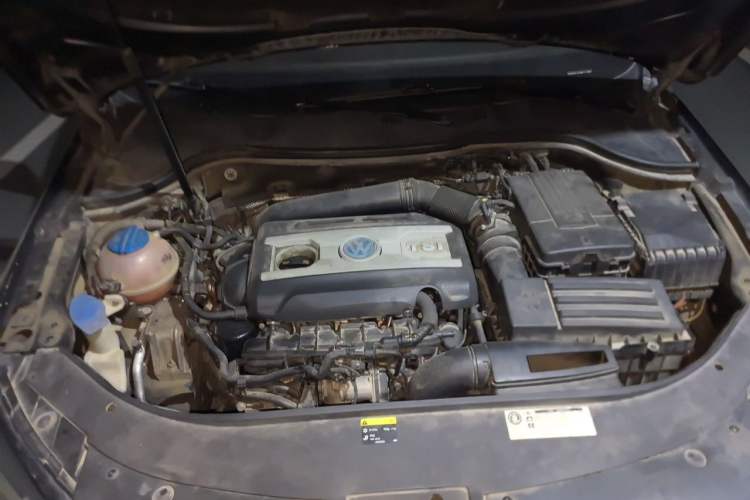 Used Volkswagen Magotan 2012 Travel Edition 2.0 TSI 4x4 Comfort Version Engine Bay