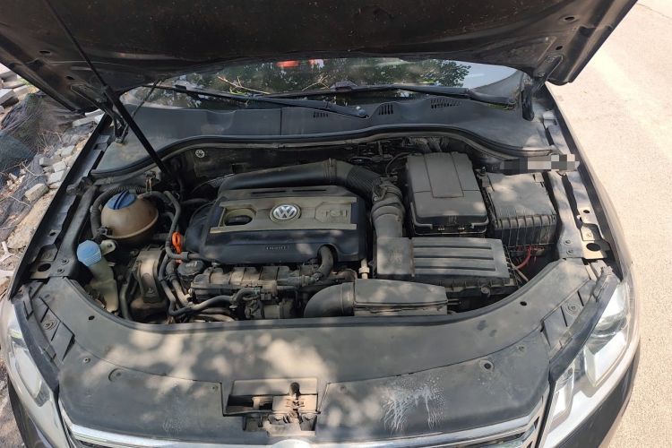 Used Volkswagen Magotan 2012 1.8TSI Luxury Model Engine Bay