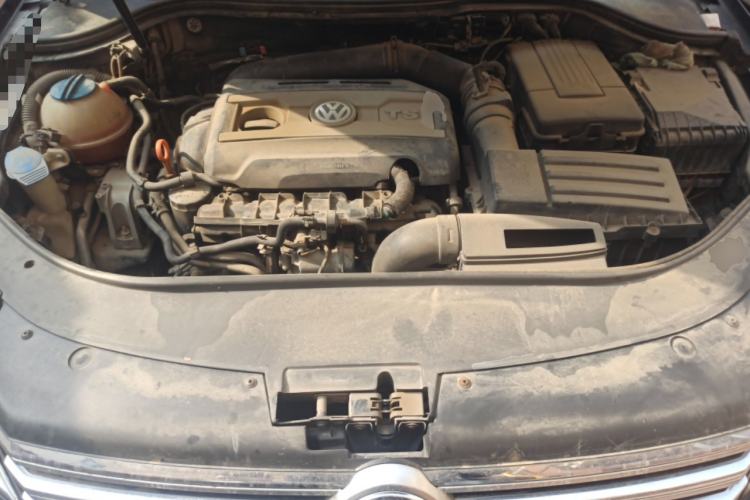 Used Volkswagen Magotan 2012 Revised Version 2.0 TSI Luxury Edition Engine Bay