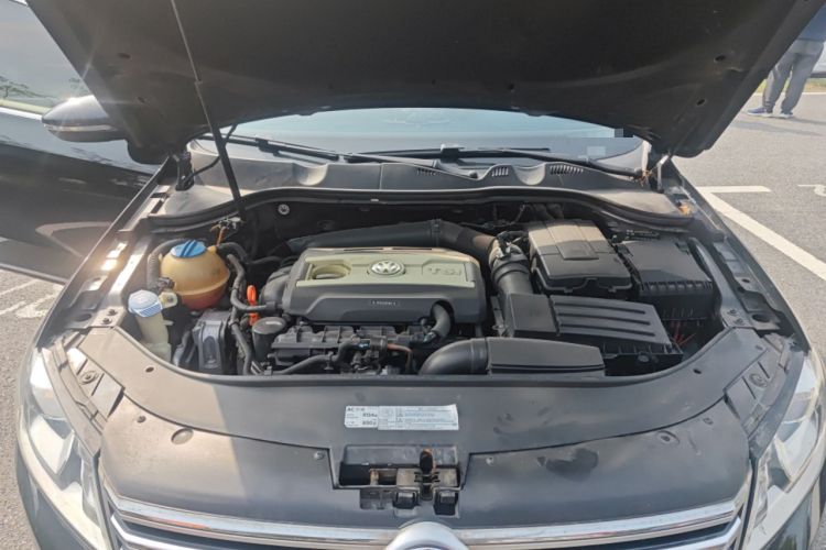 Used Volkswagen Magotan 2012 Facelift 1.8TSI Prestige Model Engine Bay