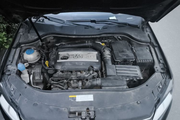 Used Volkswagen Magotan 2012 Travel Edition 2.0 TSI 4x4 Comfort Version Engine Bay