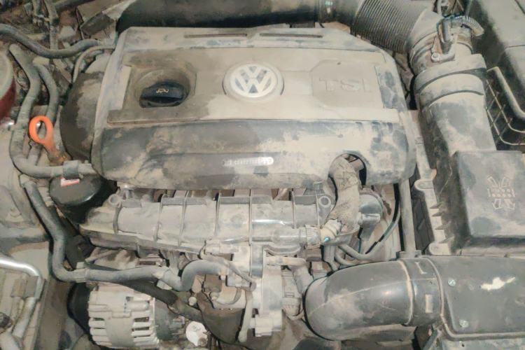 Used Volkswagen Magotan 2012 Facelift 1.8TSI Prestige Model Engine Bay