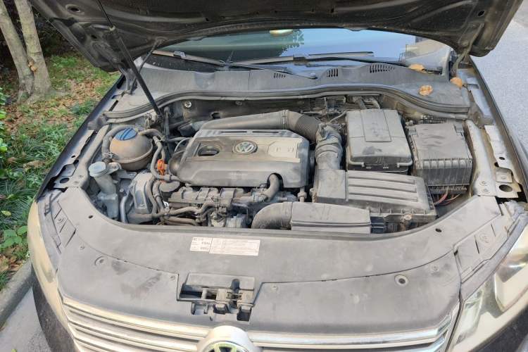 Used Volkswagen Magotan 2012 Facelift 1.8TSI Prestige Model Engine Bay
