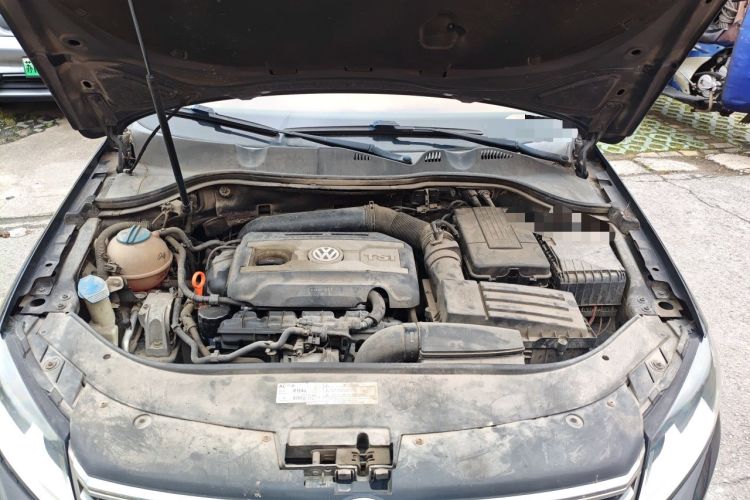 Used Volkswagen Magotan 2012 Revised Version 1.8TSI Leading Edition Engine Bay