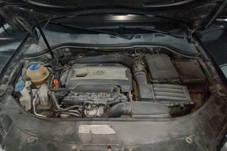 Used Volkswagen Magotan 2012 Revised Version 1.8TSI Leading Edition Engine Bay