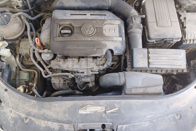 Used Volkswagen Magotan 2012 Facelift 2.0 TSI Prestige Model Engine Bay
