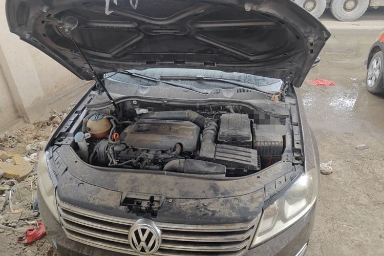 Used Volkswagen Magotan 2012 Revised 1.8TSI Luxury Version Engine Bay