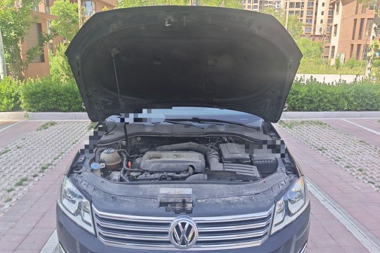 Used Volkswagen Magotan 2012 Revised Version 2.0 TSI Luxury Edition Engine Bay
