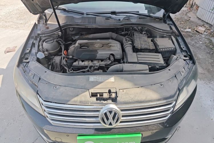 Used Volkswagen Magotan 2012 Revised Version 1.8TSI Leading Edition Engine Bay