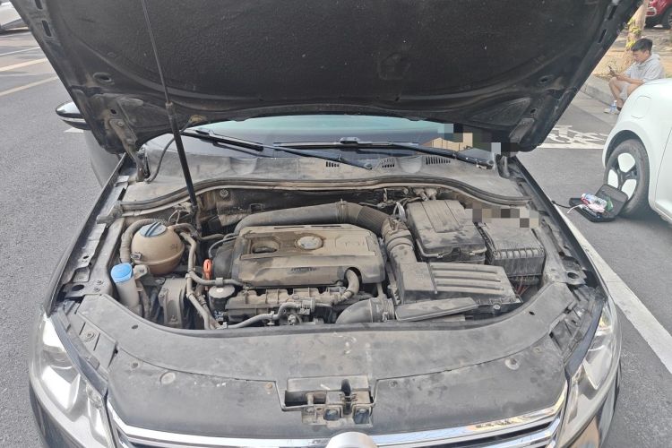 Used Volkswagen Magotan 2012 Revised 1.8TSI Luxury Version Engine Bay