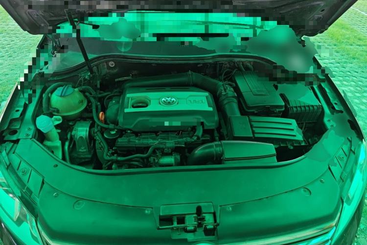 Used Volkswagen Magotan 2012 1.8TSI Luxury Model Engine Bay