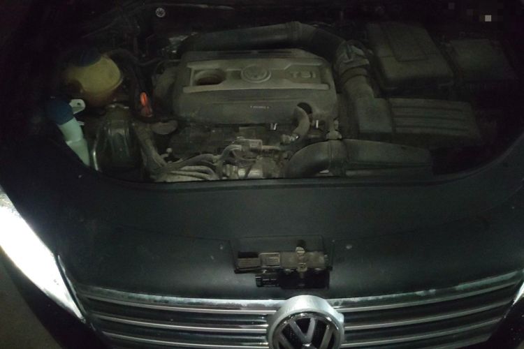 Used Volkswagen Magotan 2012 1.8TSI Luxury Model Engine Bay