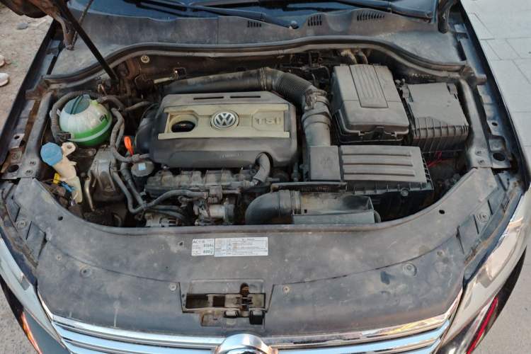 Used Volkswagen Magotan 2012 Facelift 1.8TSI Prestige Model Engine Bay