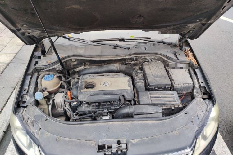 Used Volkswagen Magotan 2012 Facelift 2.0 TSI Prestige Model Engine Bay